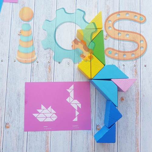 Набор из цветных треугольников с карточками заданиями 3+ iQSclub магазин настольных и развивающих игр